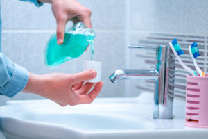 use of mouthwash for the health of teeth and gums